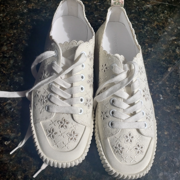 VERONICA BEARD Paulita Embroidered Sneakers Sz 8.5 - Picture 3 of 15